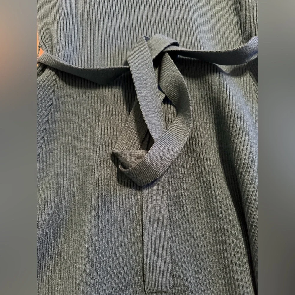 Elegant Blue Knit Dress - Picture 7 of 11